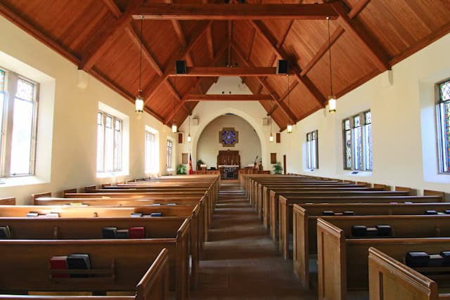 Standardbild Kirchen - Innenansicht einer Kirche
